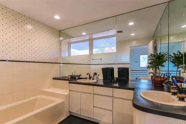 12 Combes Avenue, Rockville Centre, NY 11570