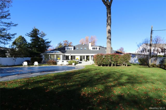 12 Combes Avenue, Rockville Centre, NY 11570