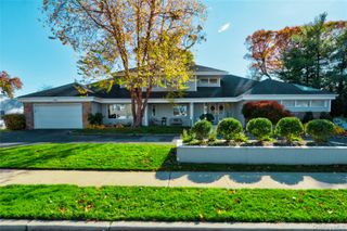 12 Combes Avenue, Rockville Centre, NY 11570