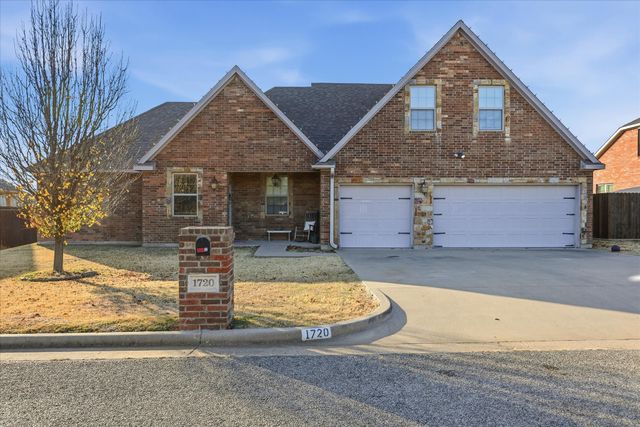 1720 Elk Run Drive, Stephenville, TX 76401