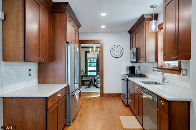 62 Southern Slope Dr, Millburn Twp., NJ 07041