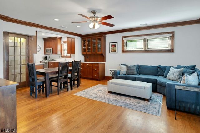 62 Southern Slope Dr, Millburn Twp., NJ 07041