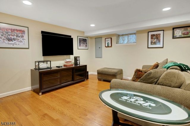 62 Southern Slope Dr, Millburn Twp., NJ 07041