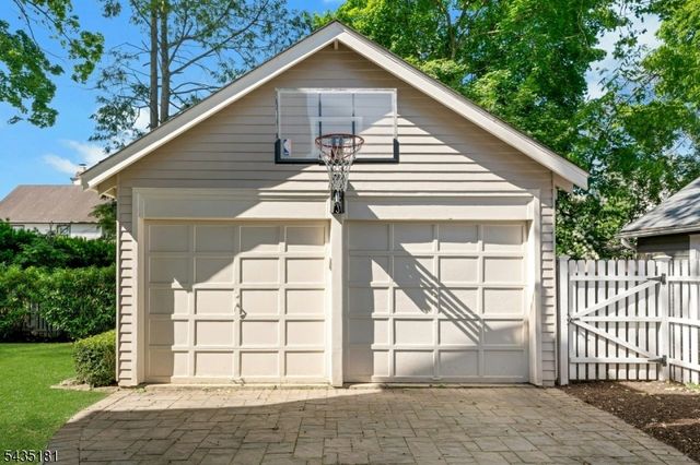 62 Southern Slope Dr, Millburn Twp., NJ 07041