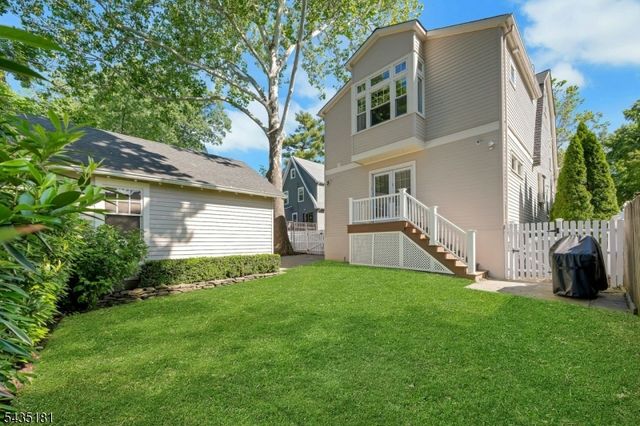 62 Southern Slope Dr, Millburn Twp., NJ 07041