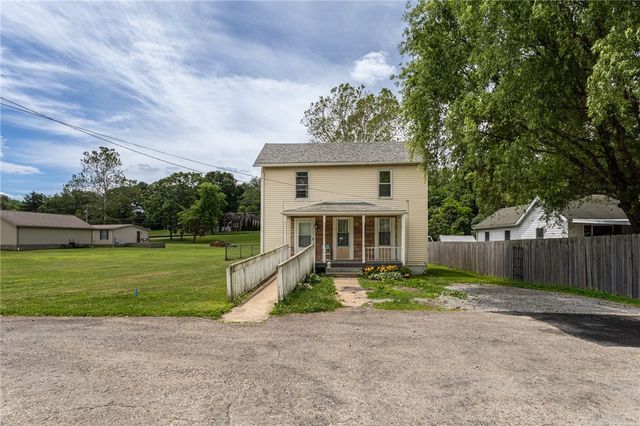 3 Pottstown St, Dunbar, PA 15431