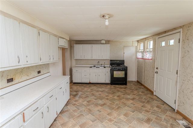 3 Pottstown St, Dunbar, PA 15431