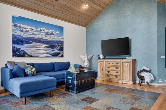 1914 War Hawk Way, Arnold, CA 95223