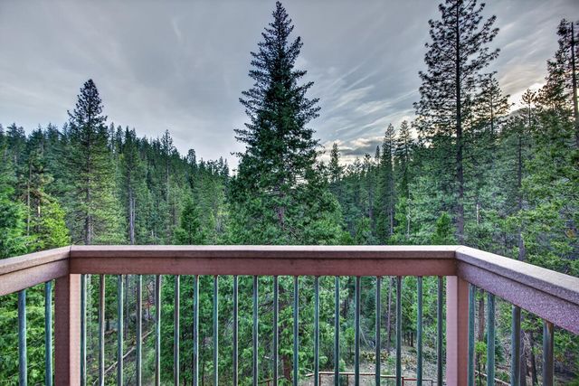 1914 War Hawk Way, Arnold, CA 95223