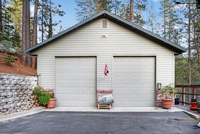 1914 War Hawk Way, Arnold, CA 95223