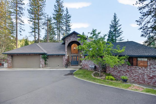 1914 War Hawk Way, Arnold, CA 95223