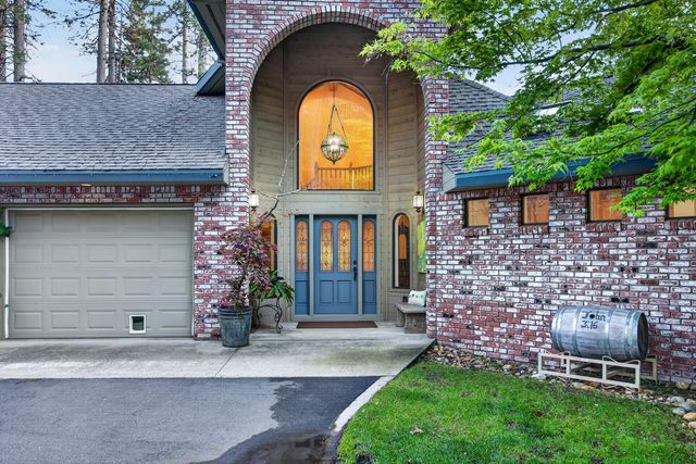 1914 War Hawk Way, Arnold, CA 95223