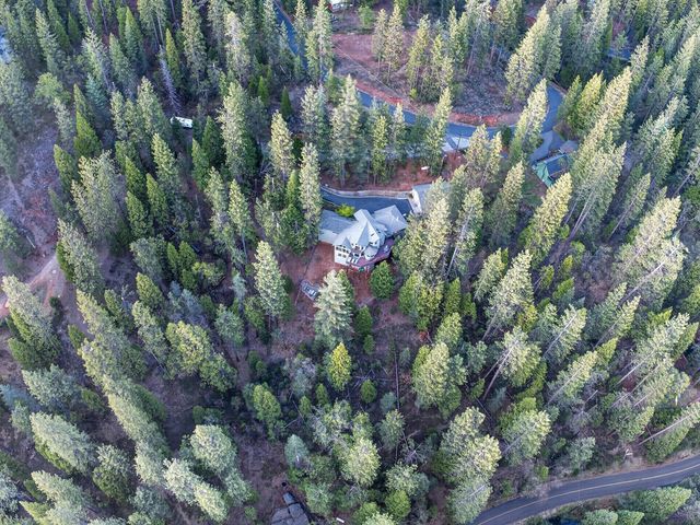 1914 War Hawk Way, Arnold, CA 95223