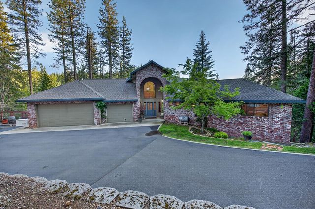 1914 War Hawk Way, Arnold, CA 95223