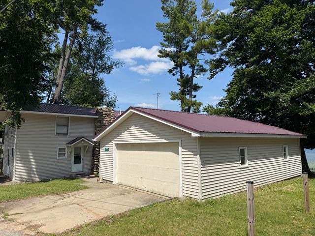 141 S Beechwood Drive SW, Stanton, MI 48888