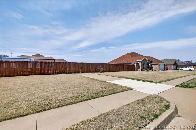 919 Terri Drive, Bartlesville, OK 74006