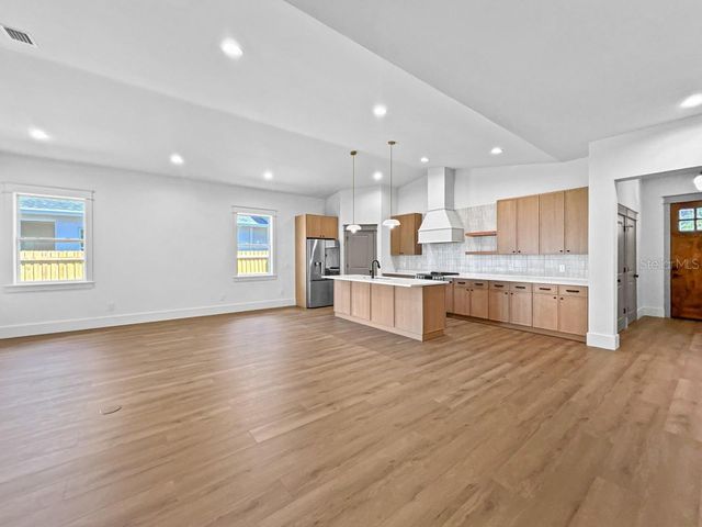 1607 GRAY STREET S, Gulfport, FL 33707