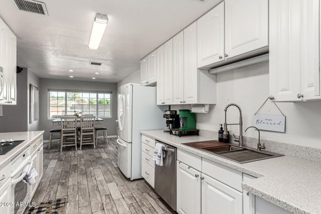 7552 E ELENA Circle, Mesa, AZ 85208