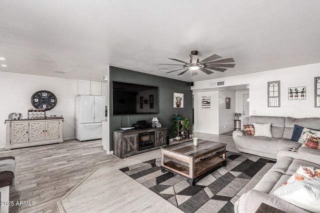 7552 E ELENA Circle, Mesa, AZ 85208