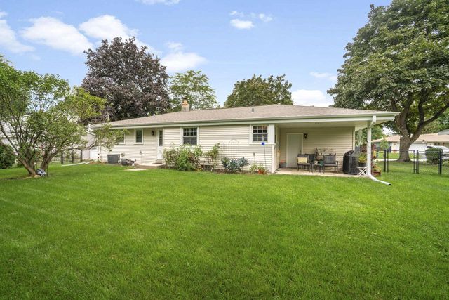 5234 Roberts DRIVE, Greendale, WI 53129