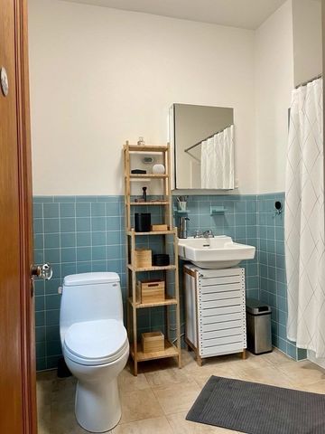 78 Stearns Rd 1, Brookline, MA 02446