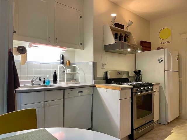 78 Stearns Rd 1, Brookline, MA 02446