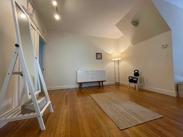 78 Stearns Rd 1, Brookline, MA 02446