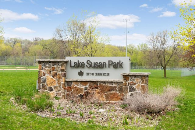 8553 Chanhassen Hills Drive S, Chanhassen, MN 55317