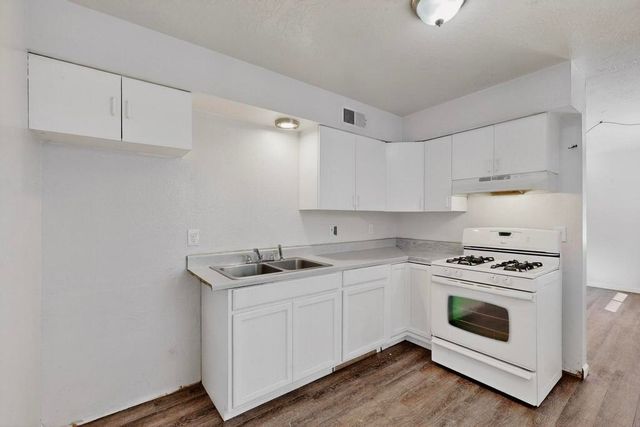 502 Utah Street NE, Albuquerque, NM 87108