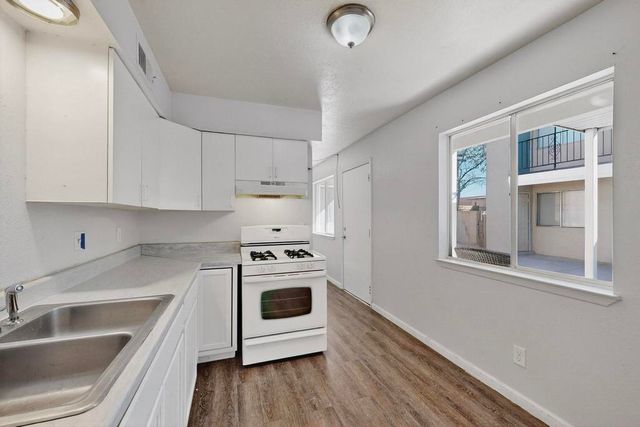 502 Utah Street NE, Albuquerque, NM 87108