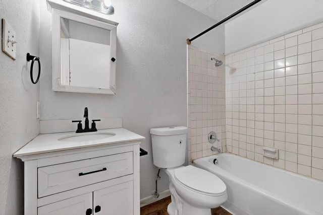 502 Utah Street NE, Albuquerque, NM 87108