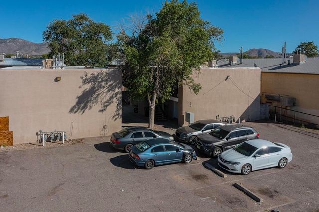 502 Utah Street NE, Albuquerque, NM 87108