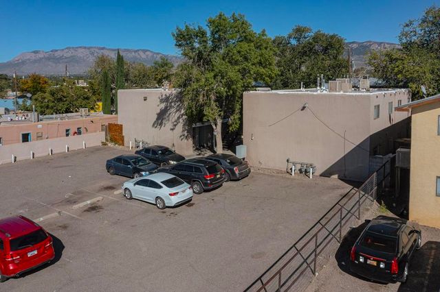 502 Utah Street NE, Albuquerque, NM 87108