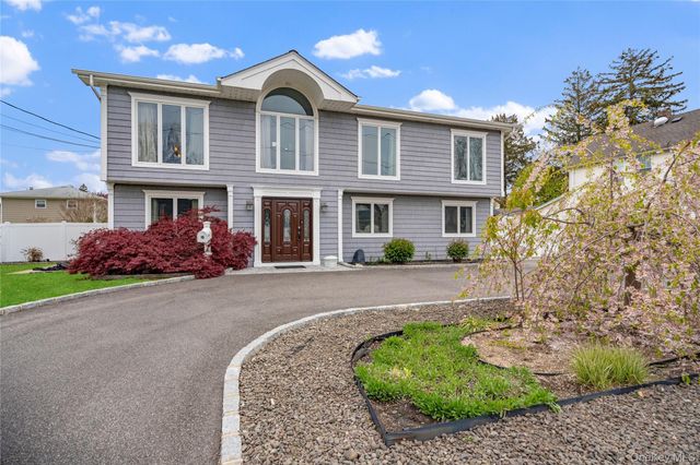 18 Ithaca Street, Lindenhurst, NY 11757