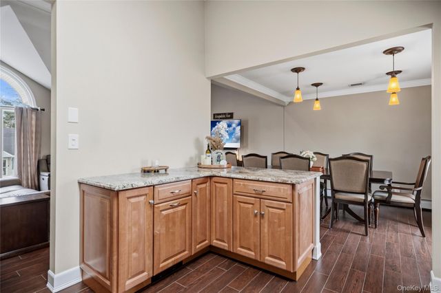18 Ithaca Street, Lindenhurst, NY 11757