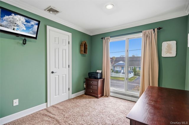 18 Ithaca Street, Lindenhurst, NY 11757