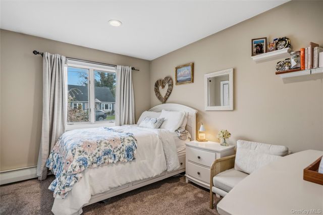 18 Ithaca Street, Lindenhurst, NY 11757