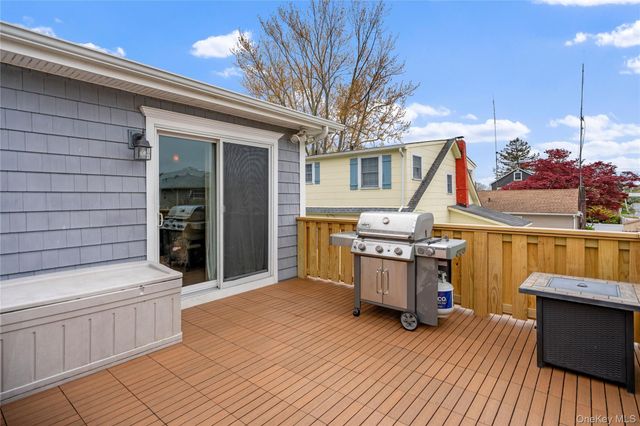 18 Ithaca Street, Lindenhurst, NY 11757