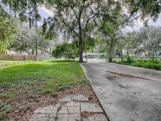 853 CR 484, Lake Panasoffkee, FL 33538