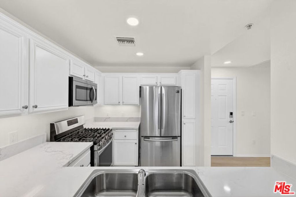 13200 Pacific Promenade 351, Los Angeles, CA 90094