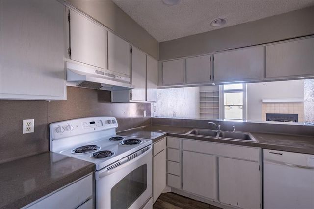 5305 Indio DR B, Austin, TX 78745