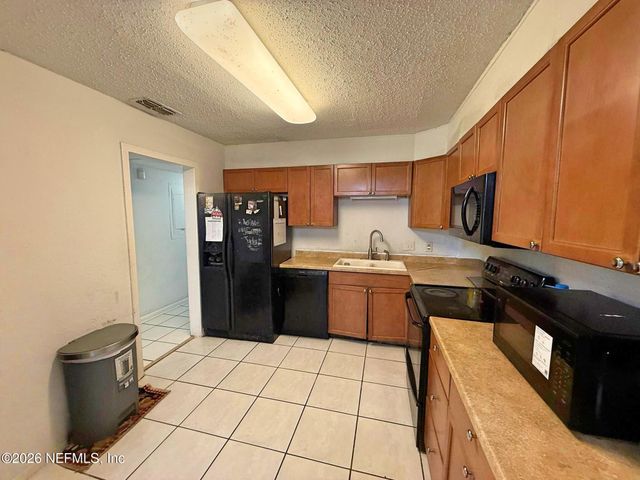 2846 YELLOW PINE Drive, Jacksonville, FL 32277