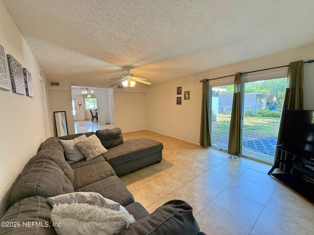 2846 YELLOW PINE Drive, Jacksonville, FL 32277