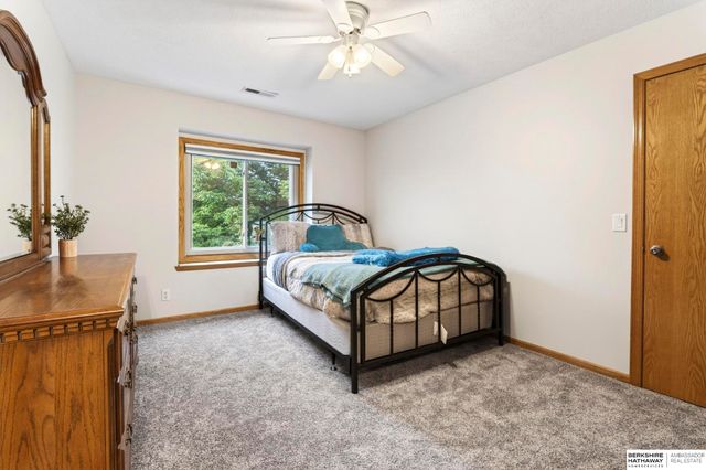 2206 Greenwald Street, Bellevue, NE 68123