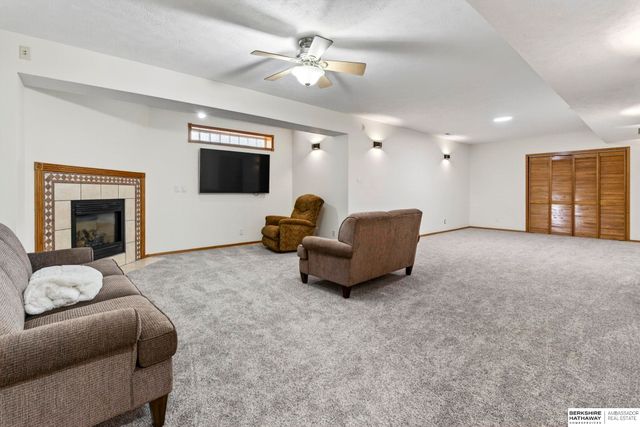 2206 Greenwald Street, Bellevue, NE 68123