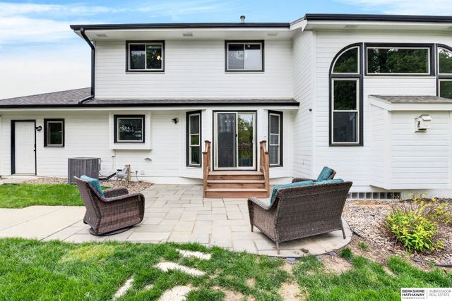 2206 Greenwald Street, Bellevue, NE 68123