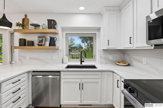 2206 Greenwald Street, Bellevue, NE 68123