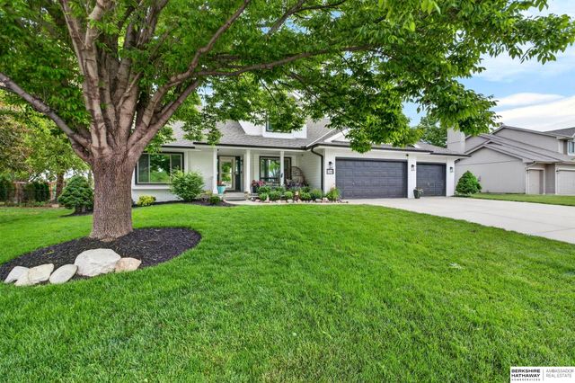 2206 Greenwald Street, Bellevue, NE 68123