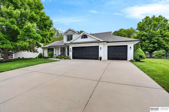 2206 Greenwald Street, Bellevue, NE 68123