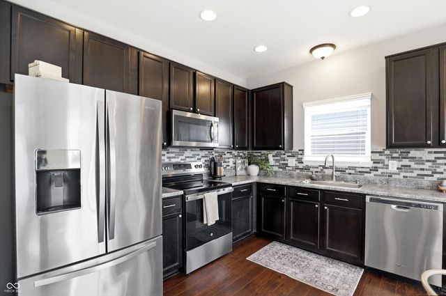 410 Shadetree Court, Sheridan, IN 46069